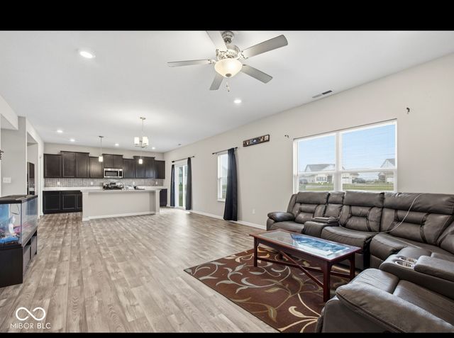 1126 Creek Way Lane, Greenwood, IN 46143