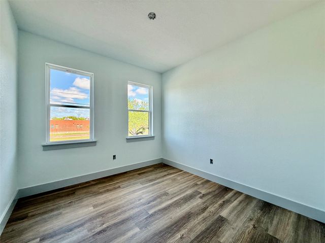 216 SW 13th Street, Mineral Wells, TX 76067