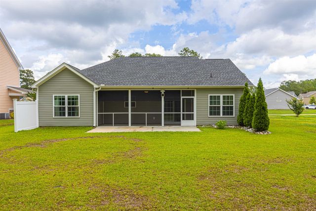 305 Long Meadow Dr., Loris, SC 29569