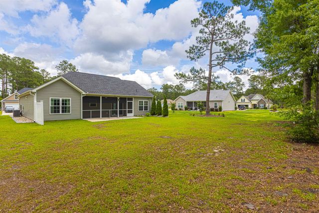 305 Long Meadow Dr., Loris, SC 29569