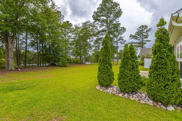 305 Long Meadow Dr., Loris, SC 29569