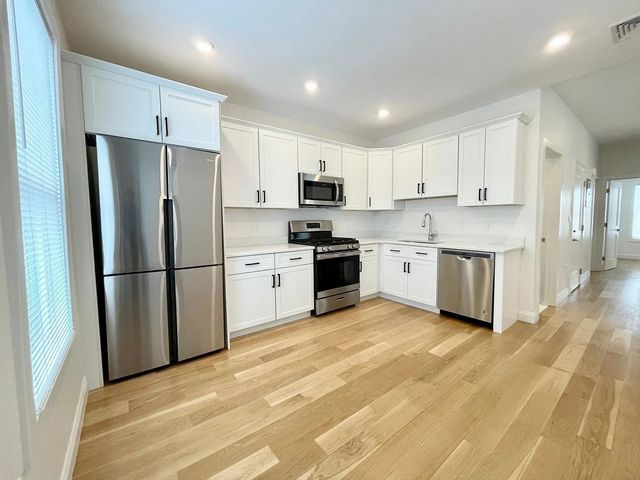 310 Chelsea St, Boston, MA 02128