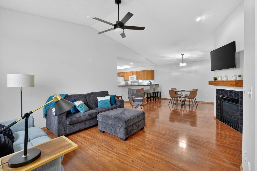 9509 Maple Lane, Johnston, IA 50131