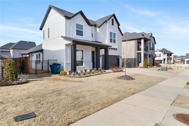 5000 SW Bedford Road, Bentonville, AR 72713