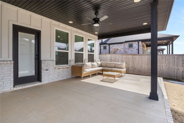 5000 SW Bedford Road, Bentonville, AR 72713