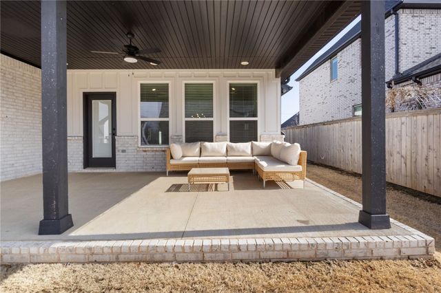 5000 SW Bedford Road, Bentonville, AR 72713