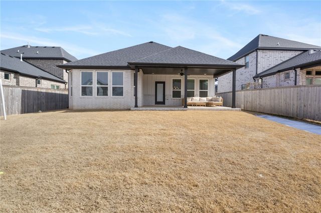 5000 SW Bedford Road, Bentonville, AR 72713