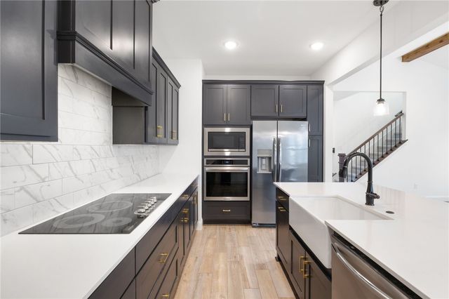 5000 SW Bedford Road, Bentonville, AR 72713