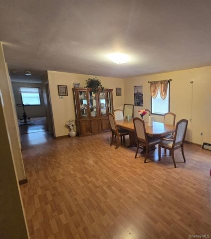 1095 Pinebrook Court, West Hempstead, NY 11552