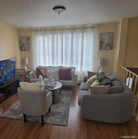 1095 Pinebrook Court, West Hempstead, NY 11552