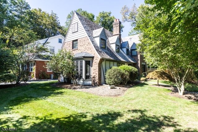 2 Harding Ter, Morristown Town, NJ 07960