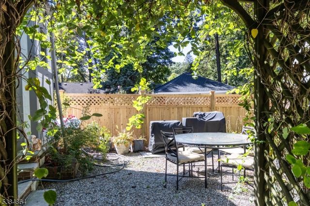 2 Harding Ter, Morristown Town, NJ 07960