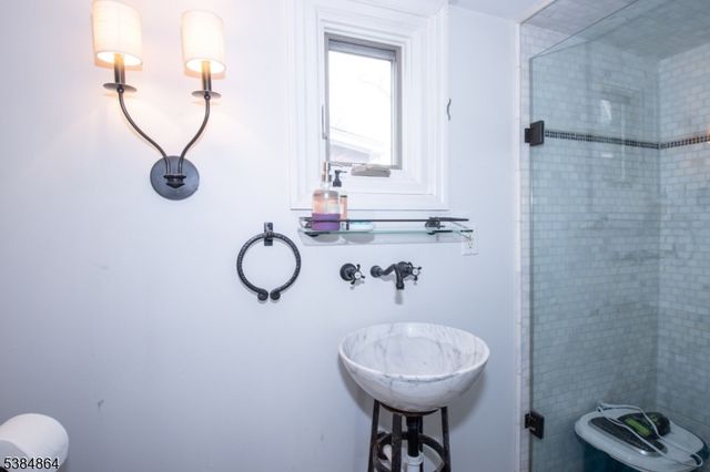 2 Harding Ter, Morristown Town, NJ 07960