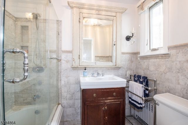 2 Harding Ter, Morristown Town, NJ 07960