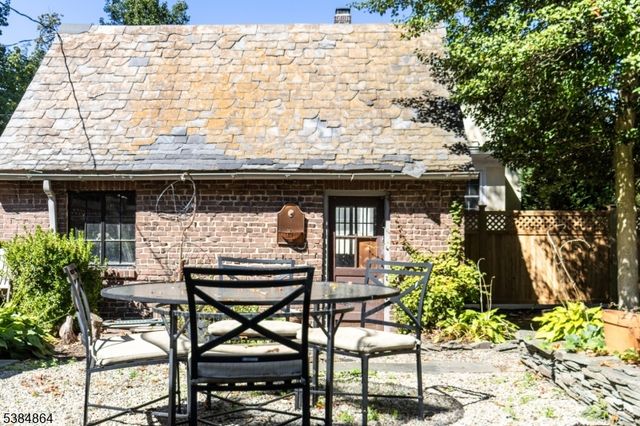 2 Harding Ter, Morristown Town, NJ 07960