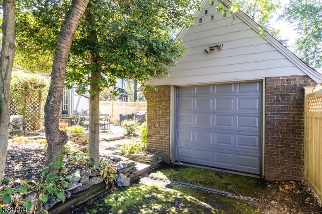 2 Harding Ter, Morristown Town, NJ 07960