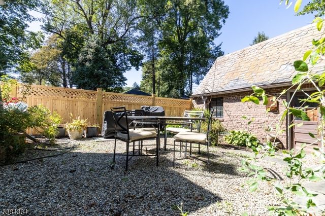 2 Harding Ter, Morristown Town, NJ 07960