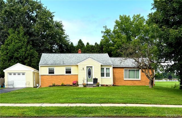 5656 Locust Street Extension, Lockport Town, NY 14094