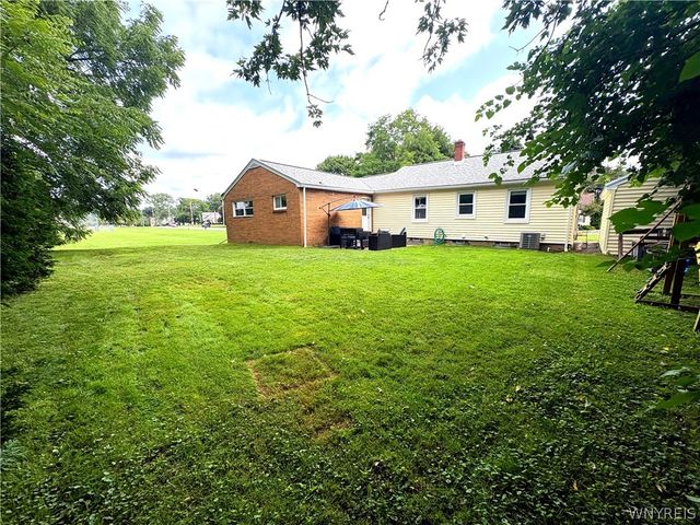 5656 Locust Street Extension, Lockport Town, NY 14094