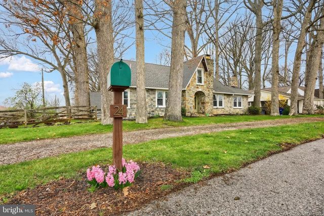 24 PARK ST, Jacobus, PA 17407
