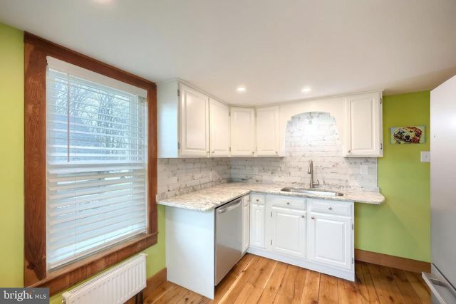 24 PARK ST, Jacobus, PA 17407