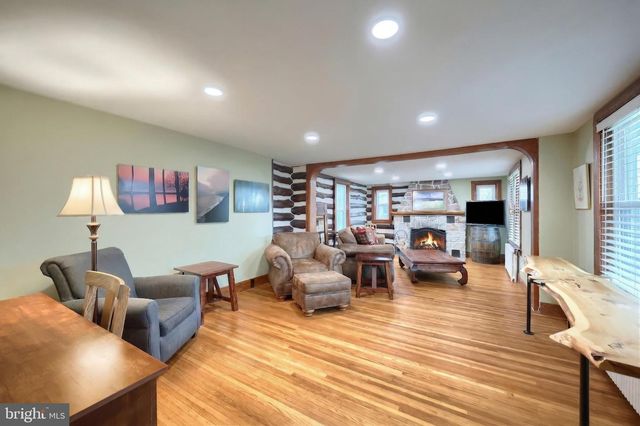 24 PARK ST, Jacobus, PA 17407
