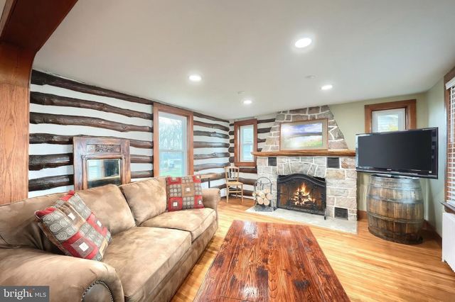 24 PARK ST, Jacobus, PA 17407