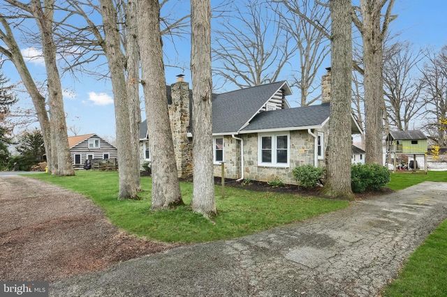 24 PARK ST, Jacobus, PA 17407