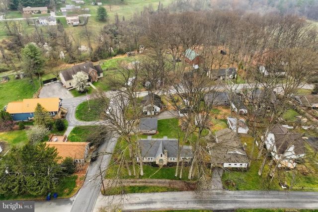 24 PARK ST, Jacobus, PA 17407