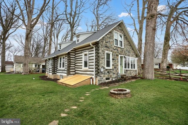24 PARK ST, Jacobus, PA 17407
