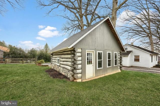 24 PARK ST, Jacobus, PA 17407