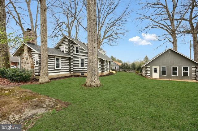 24 PARK ST, Jacobus, PA 17407
