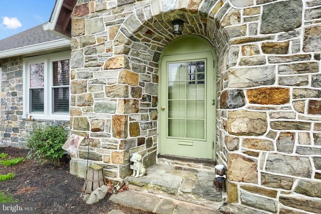 24 PARK ST, Jacobus, PA 17407