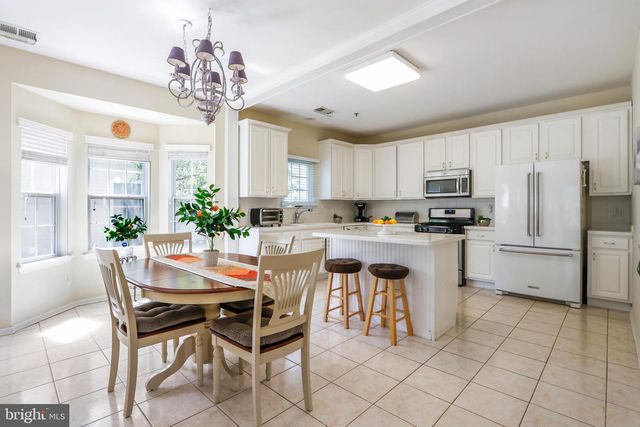 21 PINFLOWER LA, Princeton Junction, NJ 08550