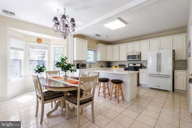 21 PINFLOWER LA, Princeton Junction, NJ 08550