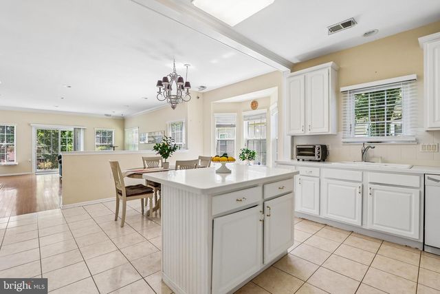 21 PINFLOWER LA, Princeton Junction, NJ 08550