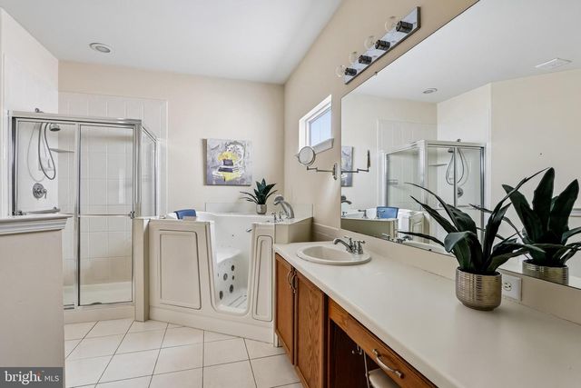 21 PINFLOWER LA, Princeton Junction, NJ 08550