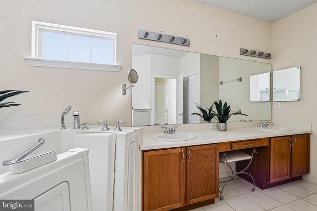 21 PINFLOWER LA, Princeton Junction, NJ 08550