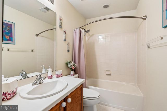 21 PINFLOWER LA, Princeton Junction, NJ 08550