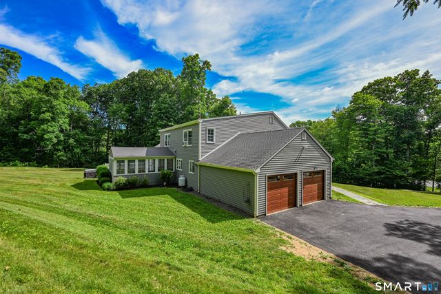 131 Woods Way Drive, Southbury, CT 06488