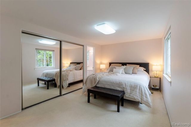 2032 Kristin Drive, Troy, MI 48084