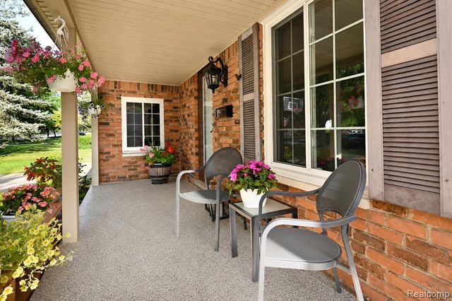 2032 Kristin Drive, Troy, MI 48084