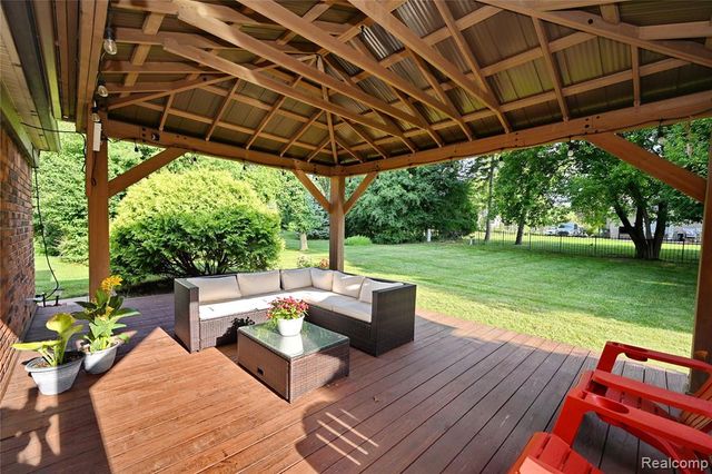2032 Kristin Drive, Troy, MI 48084