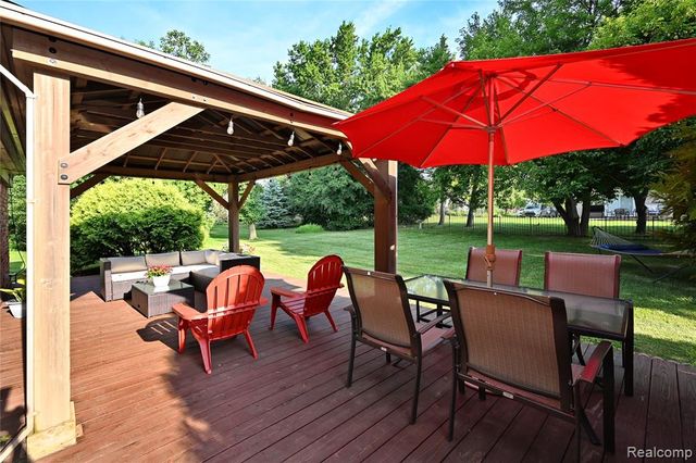 2032 Kristin Drive, Troy, MI 48084