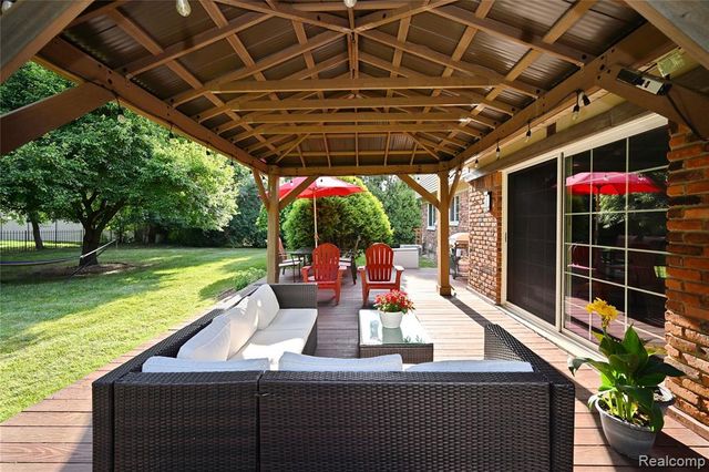 2032 Kristin Drive, Troy, MI 48084