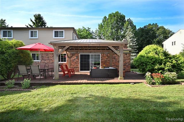 2032 Kristin Drive, Troy, MI 48084