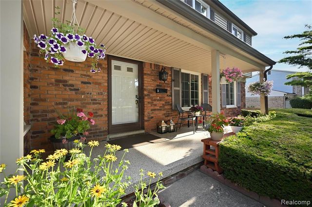 2032 Kristin Drive, Troy, MI 48084
