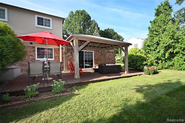 2032 Kristin Drive, Troy, MI 48084