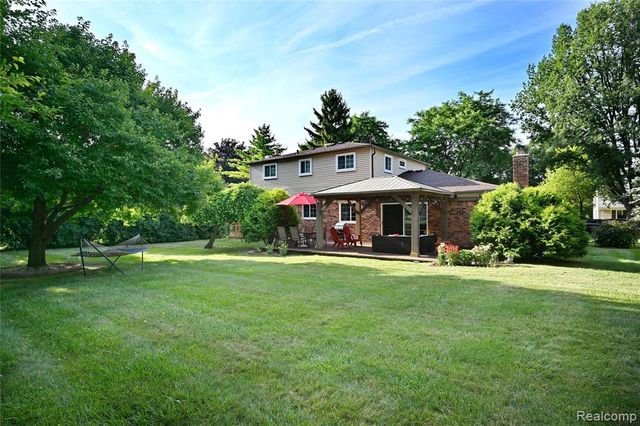 2032 Kristin Drive, Troy, MI 48084