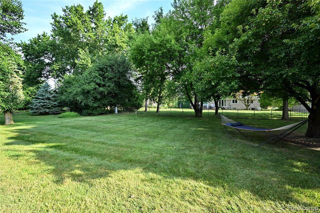 2032 Kristin Drive, Troy, MI 48084